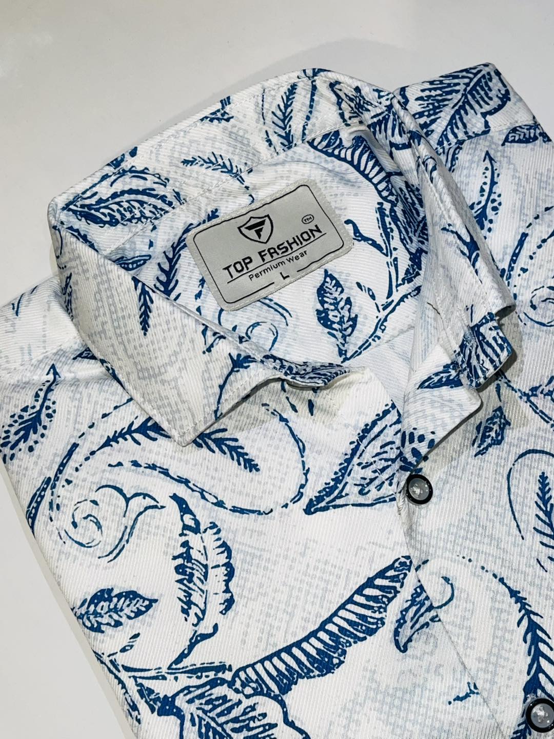 Whitw bone sleeve shirt