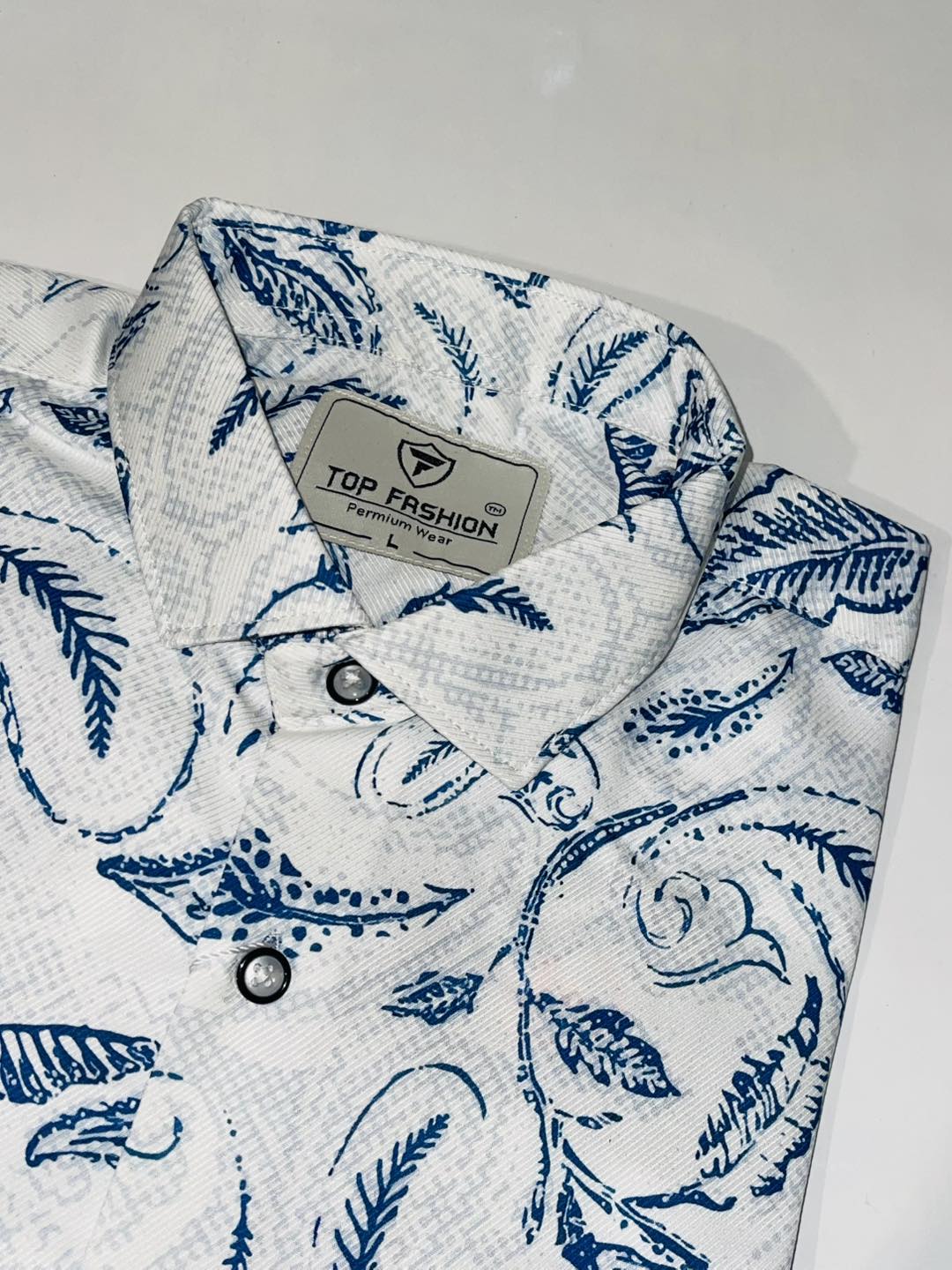Whitw bone sleeve shirt